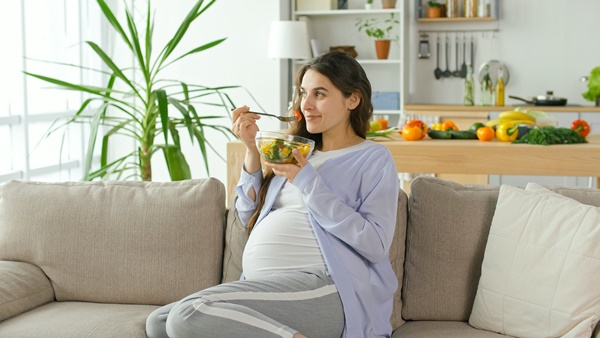Dieta w ciąży dla kobiet jadłospis na każdy trymester